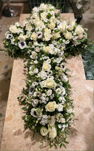 Charger l'image dans la galerie, Croix fleurie de Deuil