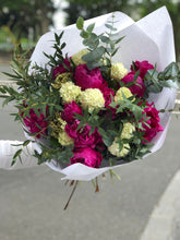 Charger l&#39;image dans la galerie, bouquet pivoines fuschia tailleL
