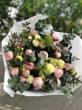 Charger l&#39;image dans la galerie, bouquet pivoines roses pale eucalyptus tailleXL
