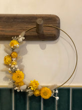 Charger l&#39;image dans la galerie, couronne fleurs sechees jaune
